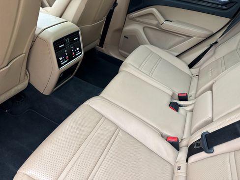 Certified 2022 Porsche Cayenne E-Hybrid AWD/4WD image 14