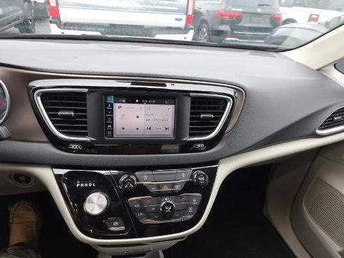Used 2023 Chrysler Voyager LX FWD image 17