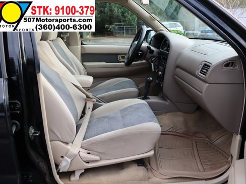 Used 2001 Nissan Pathfinder SE image 19