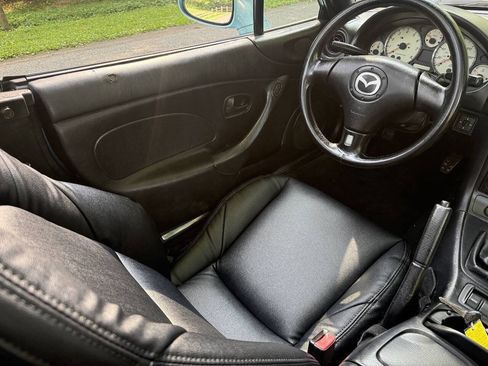 Used 2001 MAZDA MX-5 Miata RWD image 33
