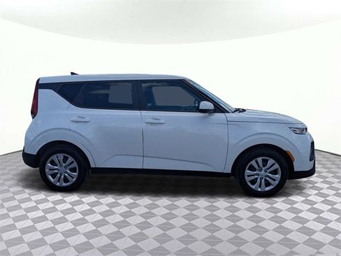Used 2020 Kia Soul LX image 2