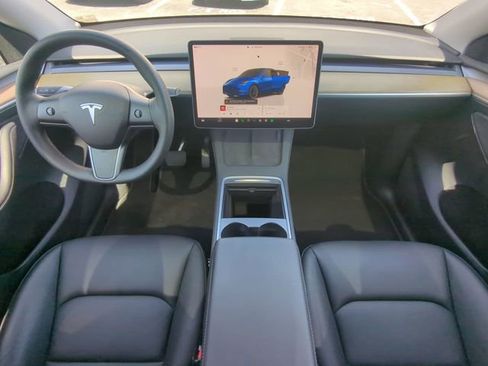 Used 2023 Tesla Model Y Long Range image 17