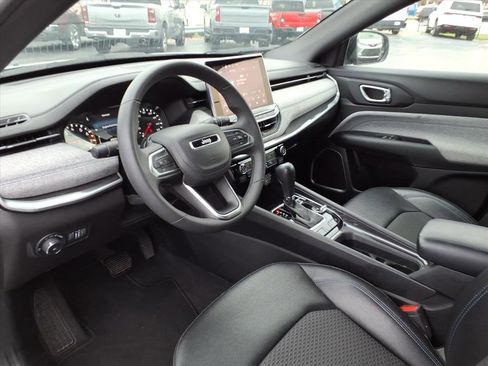 Used 2024 Jeep Compass Latitude image 7