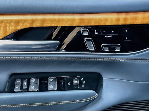 Used 2022 Jeep Grand Wagoneer Series II w/ Flexible Seating Group AWD/4WD image 18