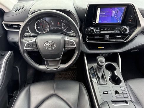 Used 2023 Toyota Highlander XLE image 13