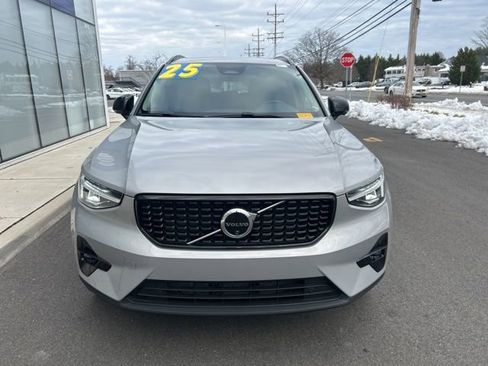 Certified 2025 Volvo XC40 B5 Plus AWD/4WD image 7