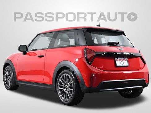 Certified 2025 MINI Cooper 2-Door Hardtop FWD image 5