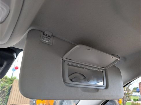 Used 2024 Chevrolet TrailBlazer LT w/ LT Cold Weather Package FWD image 21