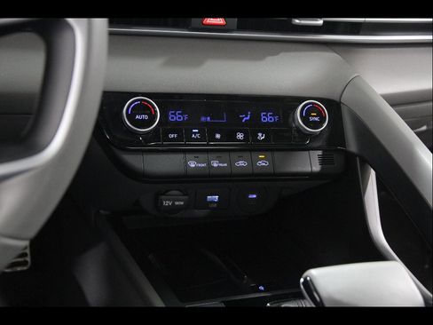 Certified 2025 Hyundai Elantra Sport FWD image 13