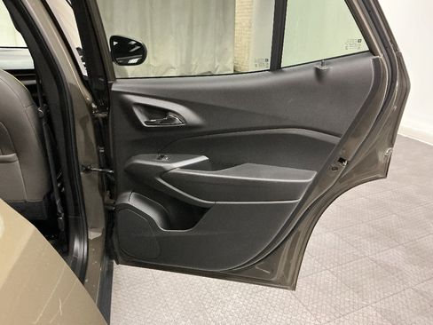Used 2024 Chevrolet Trax ACTIV w/ Sunroof Package FWD image 32