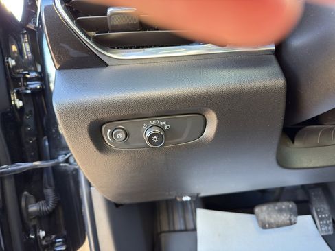 Used 2023 Chevrolet Traverse RS image 11