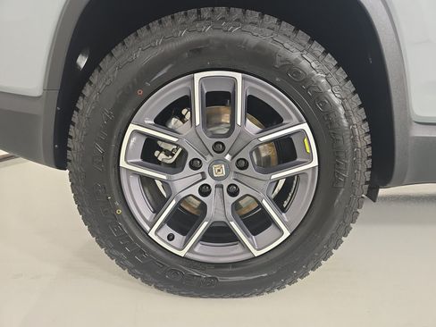 Used 2023 Rivian R1S Adventure AWD/4WD image 12