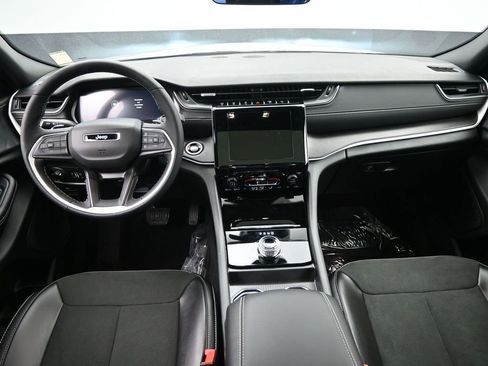 New 2025 Jeep Grand Cherokee Altitude image 19