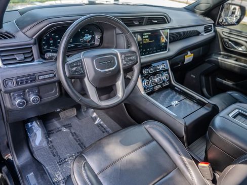 Used 2024 GMC Yukon Denali image 4
