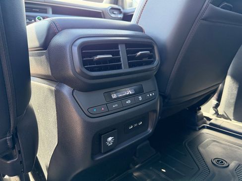 Used 2024 Honda Pilot TrailSport image 18