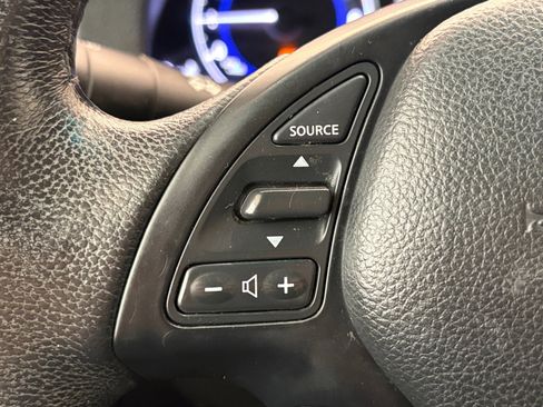 Used 2011 INFINITI G25 x w/ Moonroof Pkg AWD/4WD image 32
