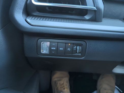 Used 2026 Chevrolet Traverse LT image 13