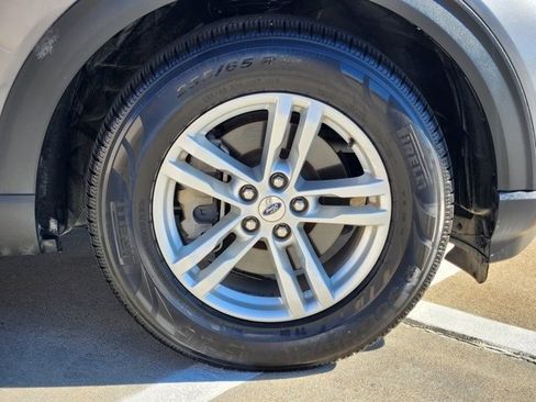 Used 2021 Ford Explorer XLT image 10