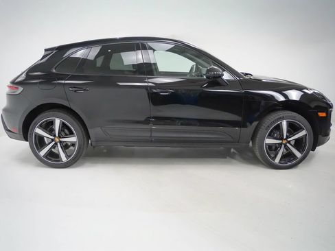 Certified 2026 Porsche Macan AWD/4WD image 6