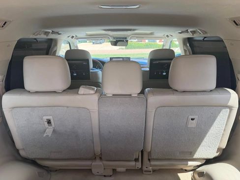 Used 2019 Lexus LX 570 4WD w/ Luxury Package image 23