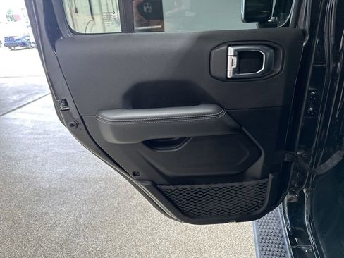 Used 2021 Jeep Wrangler Unlimited Sahara w/ Cold Weather Group AWD/4WD image 14