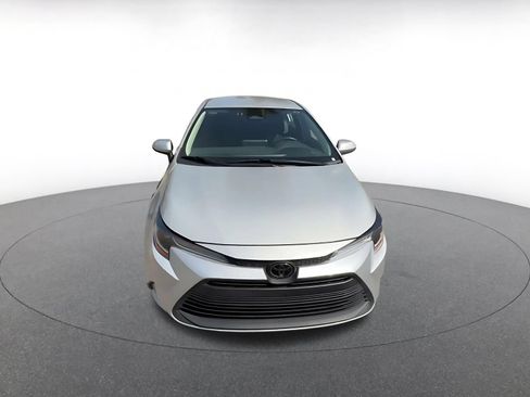 Used 2025 Toyota Corolla LE FWD image 2