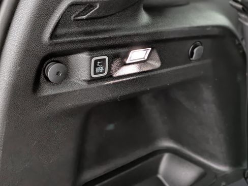 Used 2023 Jeep Grand Cherokee L Limited w/ Black Appearance Package image 22