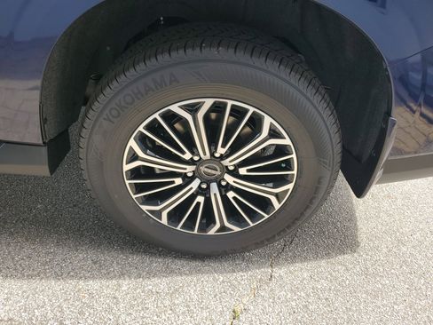 New 2025 Nissan Armada SL w/ Captain's Chari Seat Package image 24