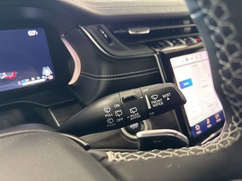 Used 2023 Jeep Grand Cherokee Limited w/ Luxury Tech Group II image 40