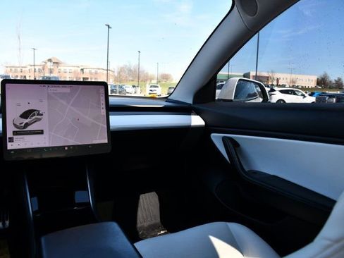 Used 2020 Tesla Model 3 Standard Range image 17