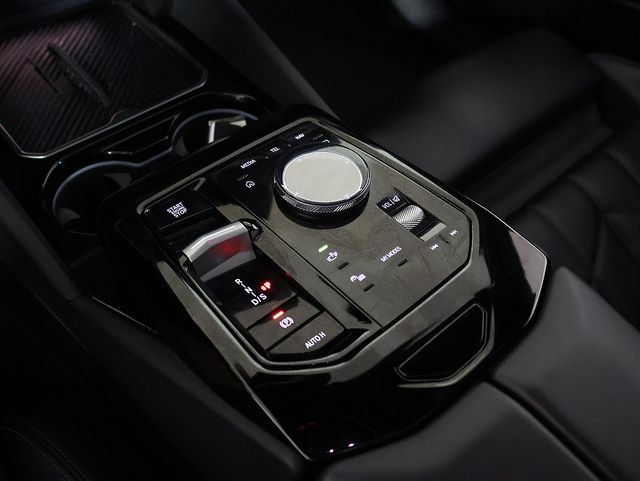 Used 2026 BMW 530i xDrive AWD/4WD image 25