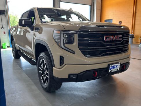 Used 2022 GMC Sierra 1500 AT4 w/ AT4 Premium Package AWD/4WD image 7