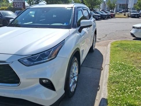 Used 2020 Toyota Highlander Limited image 7