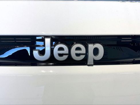 New 2025 Jeep Grand Cherokee Laredo X w/ Luxury Tech Group I image 41