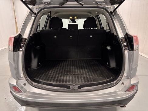 Used 2018 Toyota RAV4 LE image 27