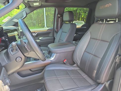Used 2023 Chevrolet Silverado 1500 High Country w/ Z71 Off-Road Package AWD/4WD image 14