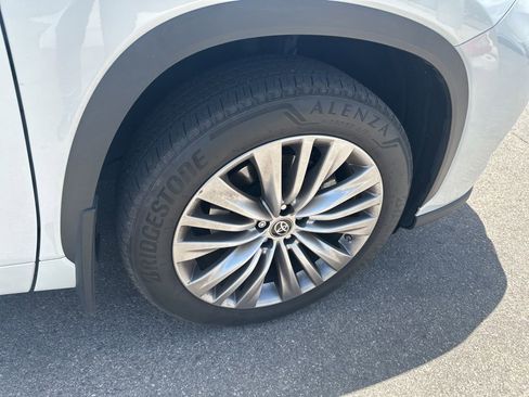 Used 2022 Toyota Highlander Platinum FWD image 4