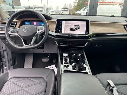 Used 2025 Volkswagen Atlas SE image 18