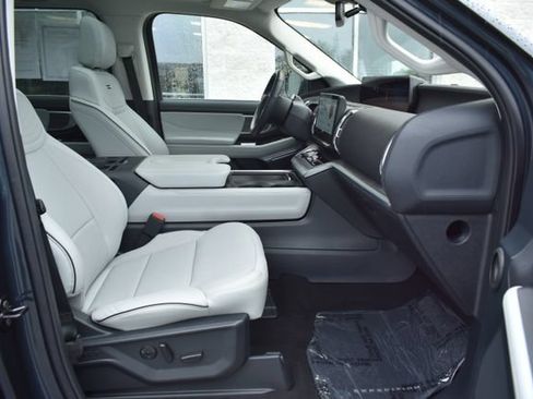 Used 2025 Ford Expedition Platinum w/ Platinum Ultimate Package AWD/4WD image 58