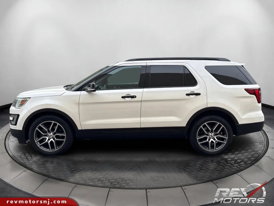 Used 2016 Ford Explorer Sport w/ Equipment Group 401A AWD/4WD image 2