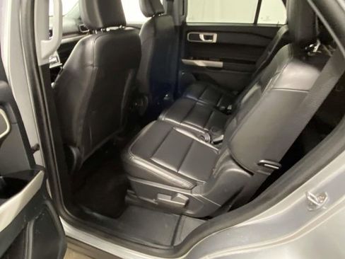 Used 2023 Ford Explorer XLT image 8