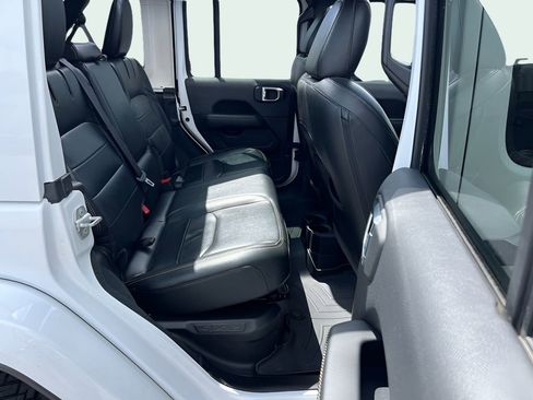 Used 2022 Jeep Wrangler Unlimited Sahara w/ Cold Weather Group image 21