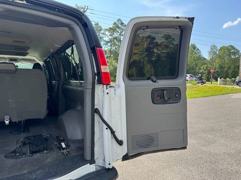 Used 2018 Chevrolet Express 3500 LT w/ LT Preferred Equipment Group RWD image 14
