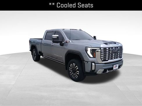 Used 2024 GMC Sierra 3500 Denali w/ Denali Reserve Package AWD/4WD image 7