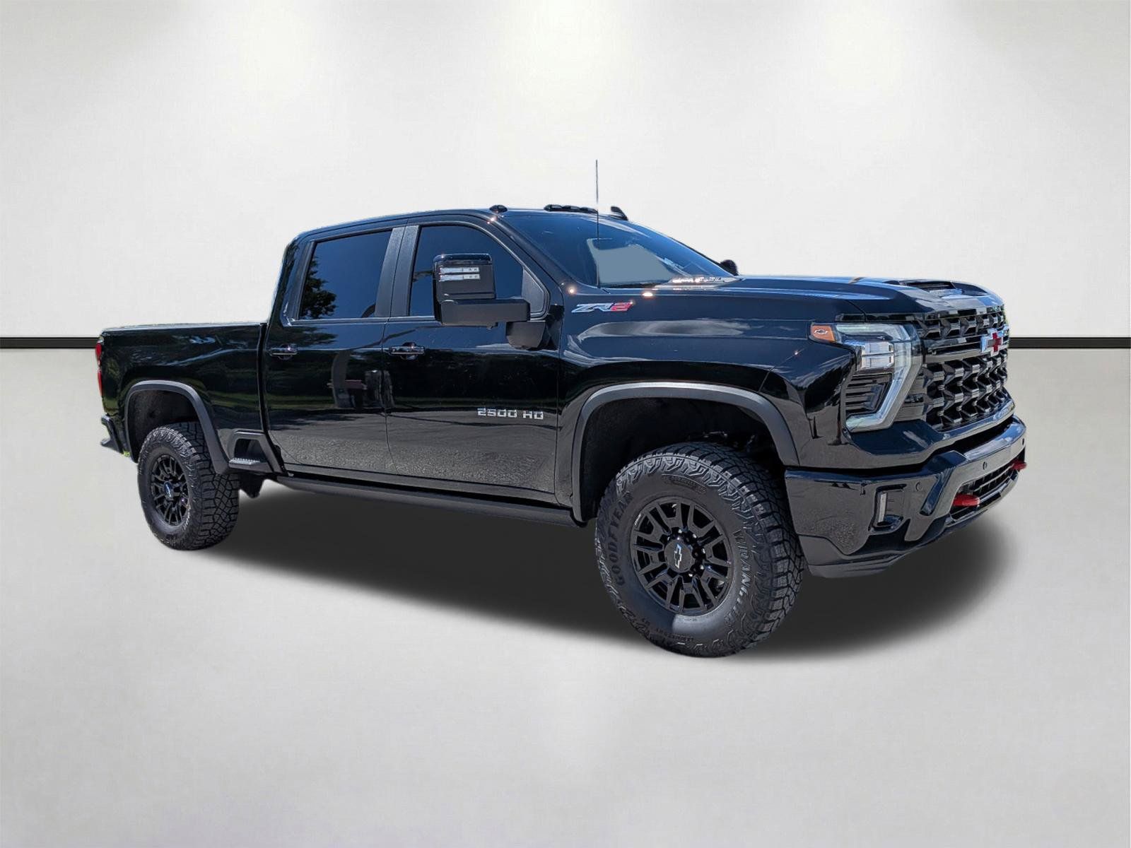 Used 2025 Chevrolet Silverado 2500 ZR2 w/ Technology Package AWD/4WD image 2