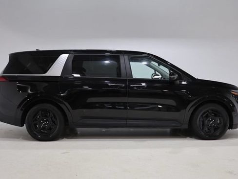 Used 2025 Kia Carnival FWD image 9