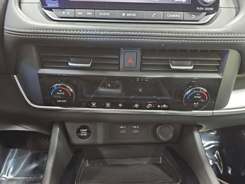 Used 2024 Nissan Rogue SV image 22