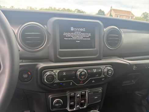 Used 2023 Jeep Wrangler Unlimited w/ Convenience Group AWD/4WD image 19