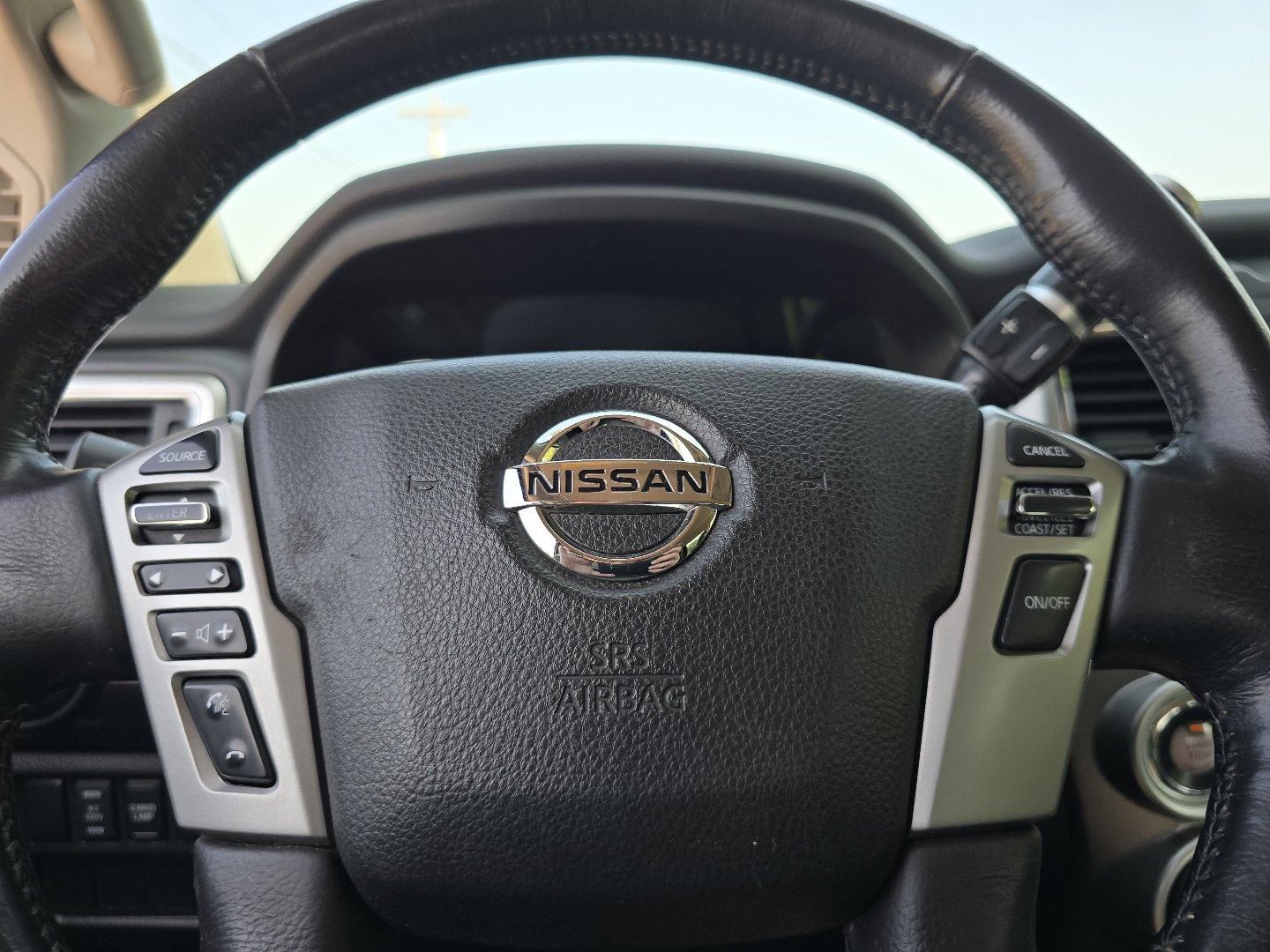 Used 2018 Nissan Titan SV w/ SV Convenience Package AWD/4WD image 29