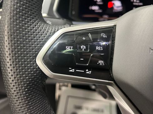 Used 2022 Volkswagen Tiguan SEL R-Line image 13